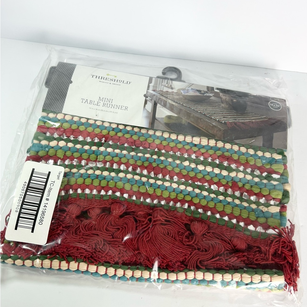 NWT‎ Threshold table runner chunky with tassels metallic accent